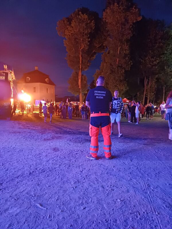 Zdravotný dozor na nočnom podujatí